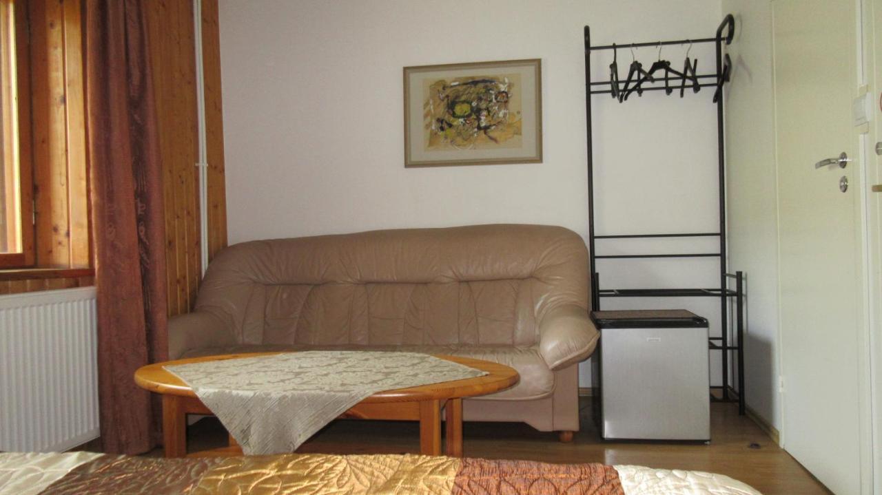 Nepi Hotell Талин Екстериор снимка